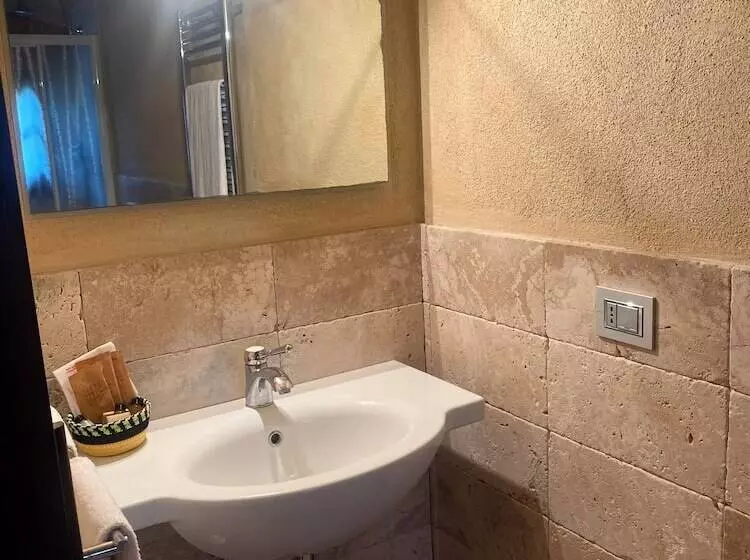 Room In B&b   Sottotono Agriturismo With Swimming Pool On Florence Surrounded By Greenery