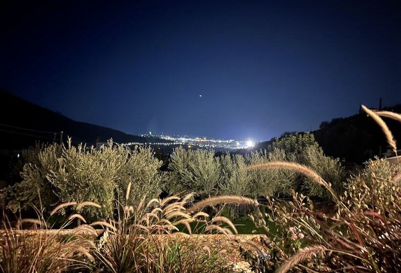 تختخواب و صبحانه La Dependance