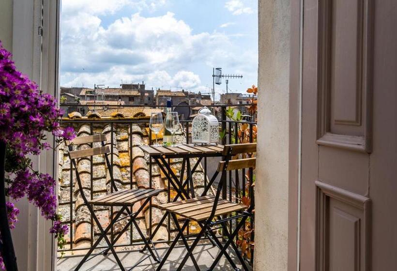 تختخواب و صبحانه La Suite Del Borgo