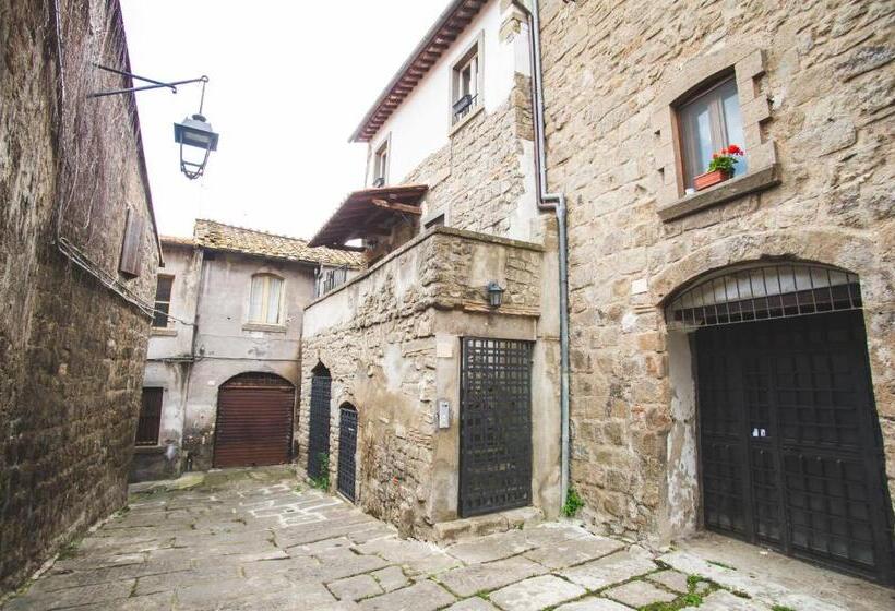 تختخواب و صبحانه La Suite Del Borgo