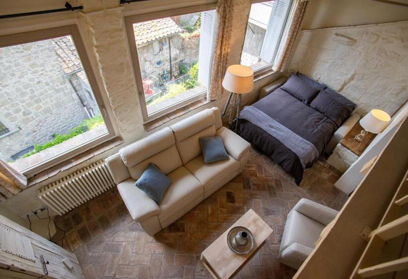 تختخواب و صبحانه La Suite Del Borgo