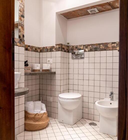 تختخواب و صبحانه La Suite Del Borgo