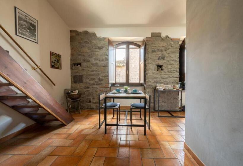 تختخواب و صبحانه La Suite Del Borgo