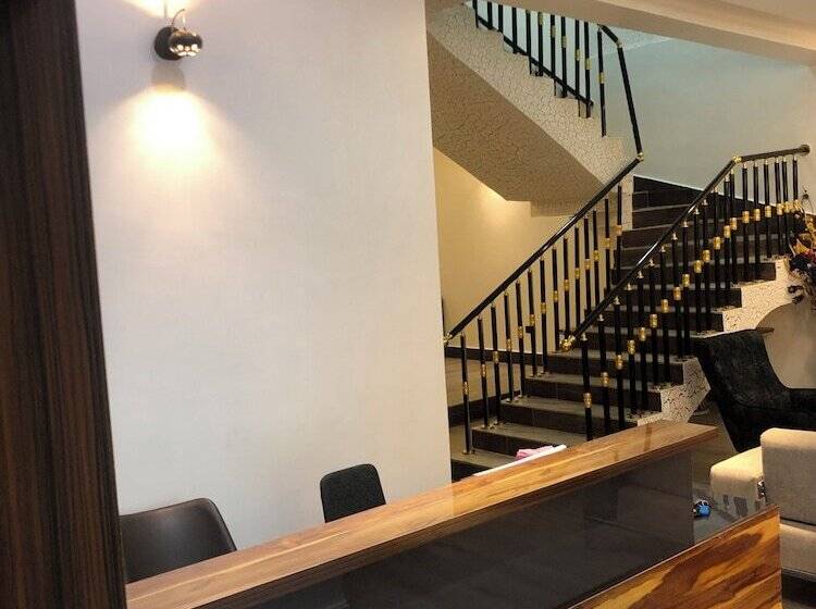 De James Hotels & Suites