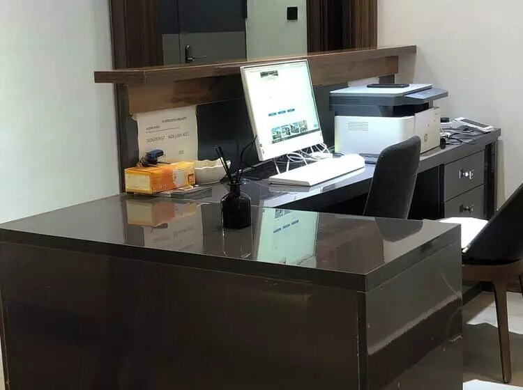 De James Hotels & Suites