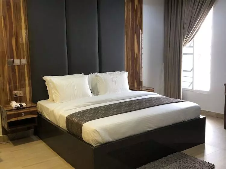 De James Hotels & Suites