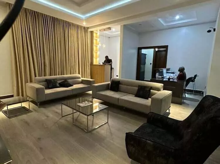 De James Hotels & Suites