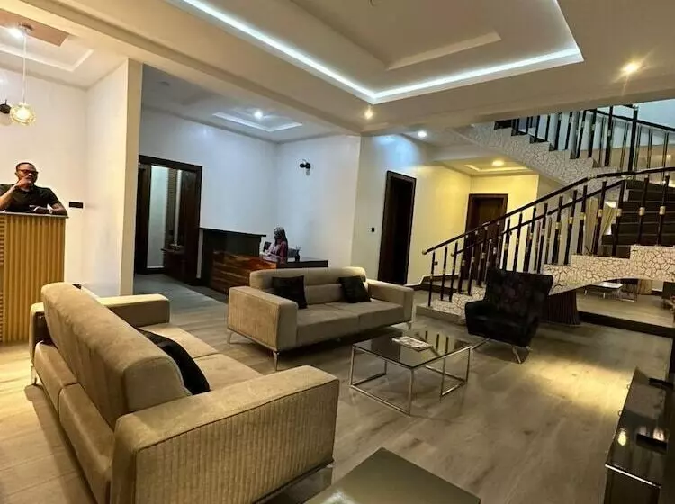 De James Hotels & Suites