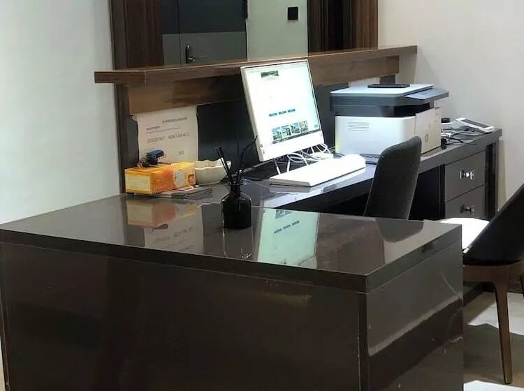 De James Hotels & Suites