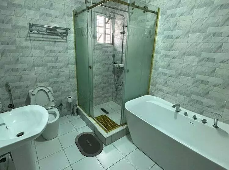 De James Hotels & Suites