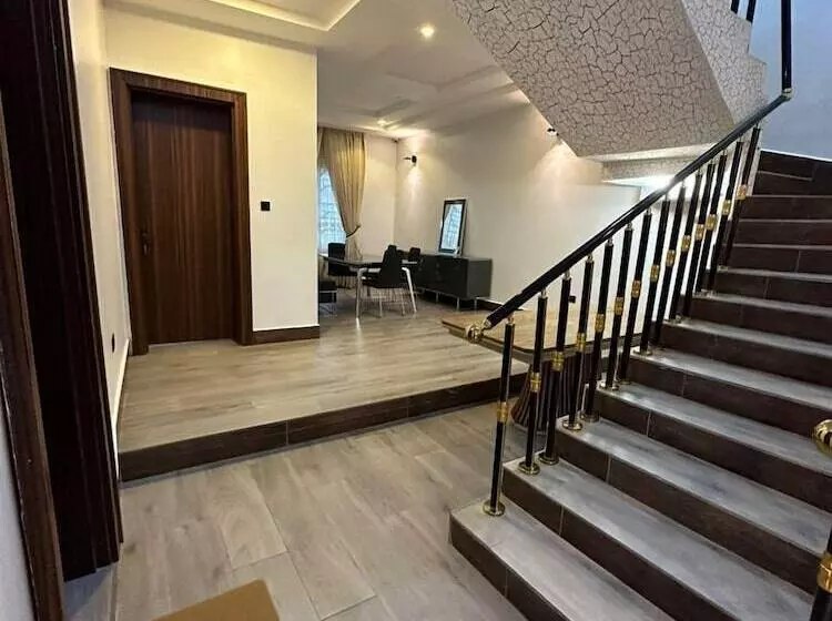 De James Hotels & Suites