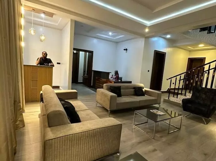 De James Hotels & Suites