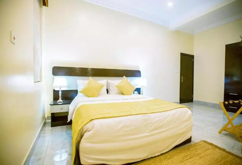 Apartment 79 Hotel & Suite