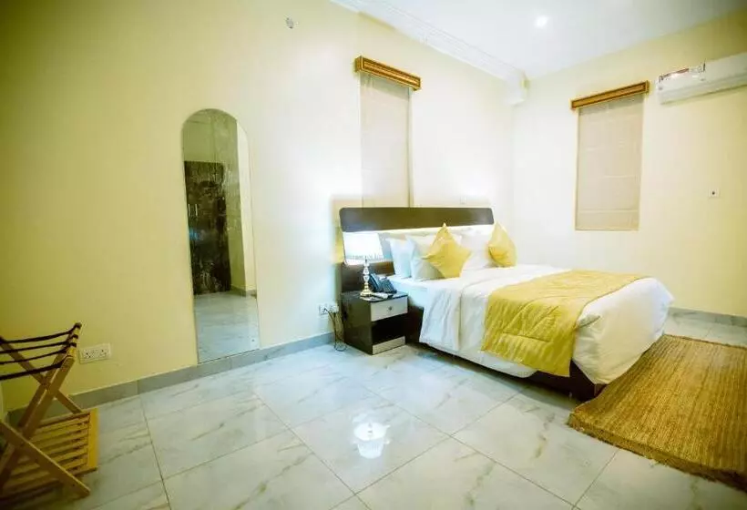 Apartment 79 Hotel & Suite