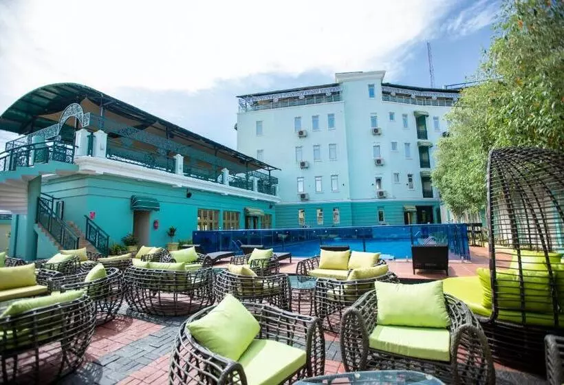 Apartment 79 Hotel & Suite