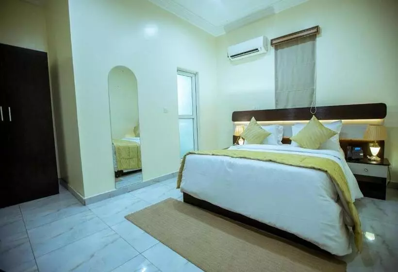 Apartment 79 Hotel & Suite