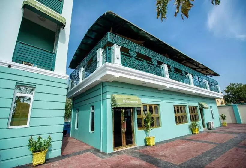 Apartment 79 Hotel & Suite