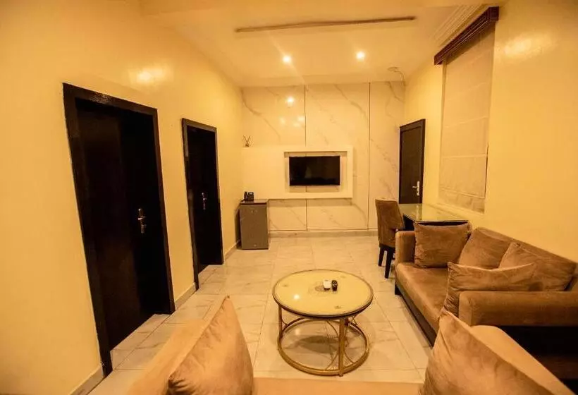 Apartment 79 Hotel & Suite