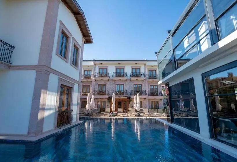 ホテル Cunda Baradi̇el