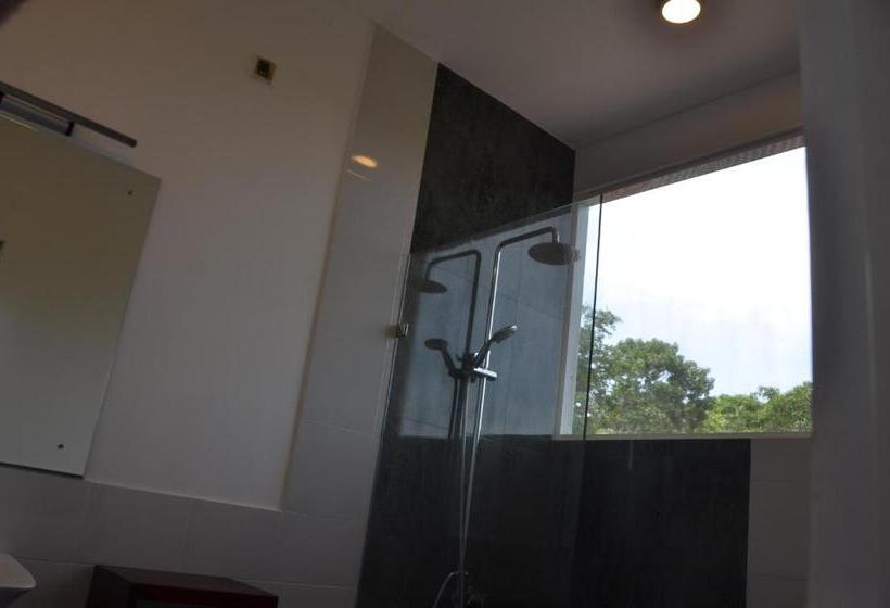 Отель House On The Bend