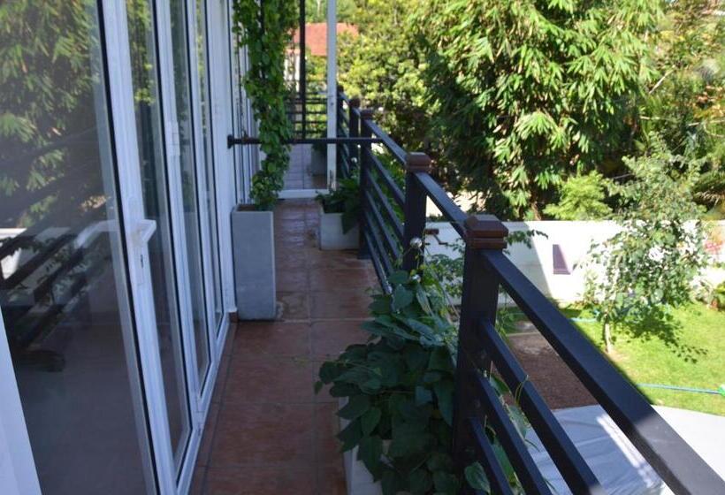 Отель House On The Bend