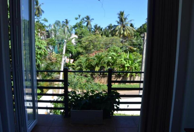 Отель House On The Bend