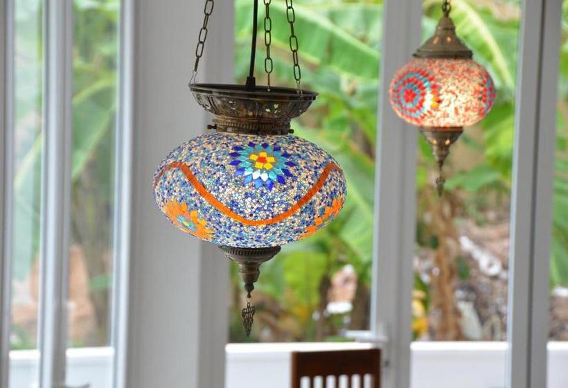 Отель House On The Bend