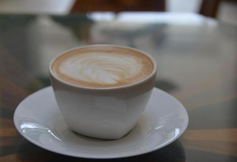 Отель House On The Bend