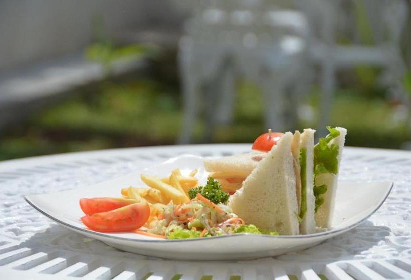 Отель House On The Bend