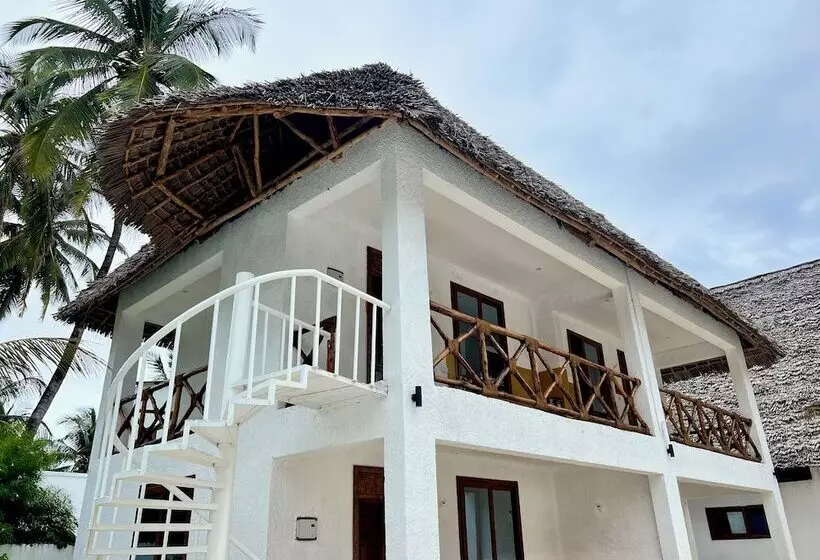 Hotelli Mayai Ocean Resort