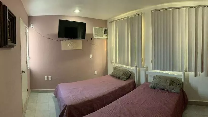 هتل Residencial Edzna