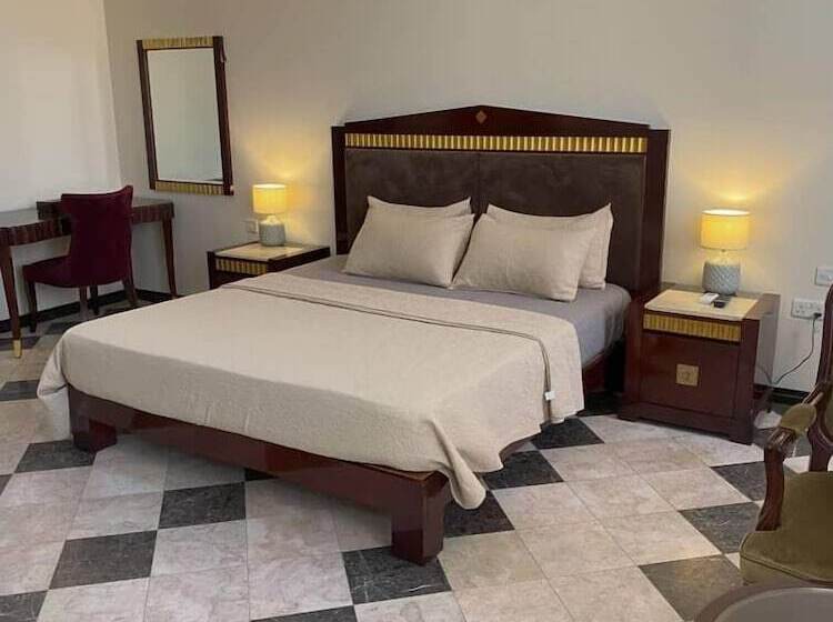 Peach View Hotel And Apartments