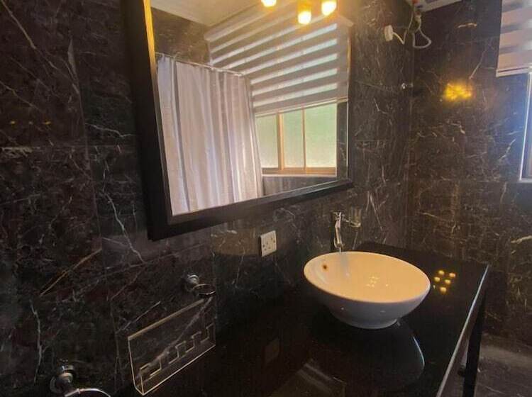 Peach View Hotel And Apartments