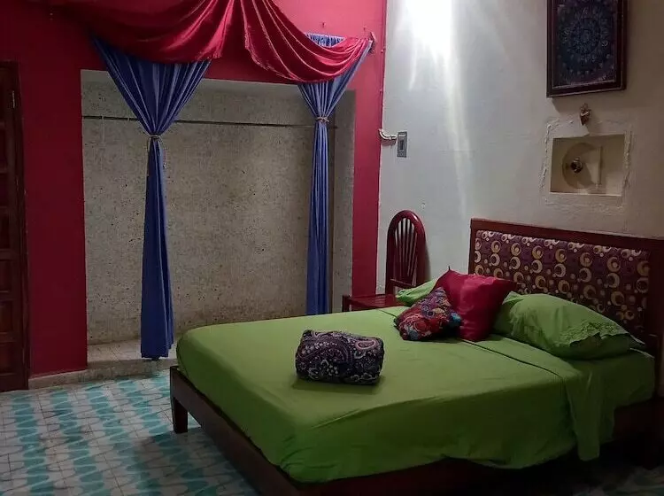 پانسیون Café Hostal Valladolid