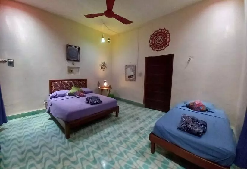 پانسیون Café Hostal Valladolid