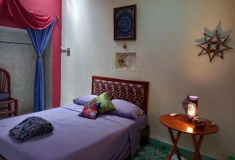 پانسیون Café Hostal Valladolid