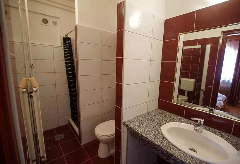 ベッドアンドブレックファースト Kispipa Panzió