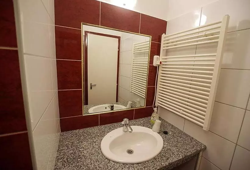 ベッドアンドブレックファースト Kispipa Panzió