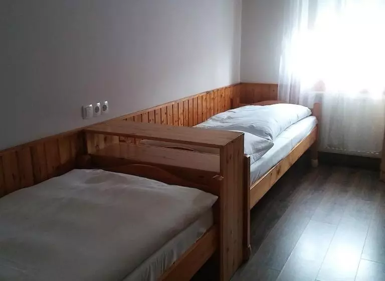 ベッドアンドブレックファースト Kispipa Panzió