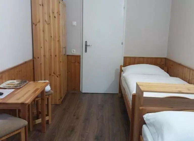 ベッドアンドブレックファースト Kispipa Panzió