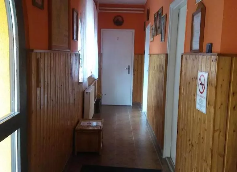 ベッドアンドブレックファースト Kispipa Panzió