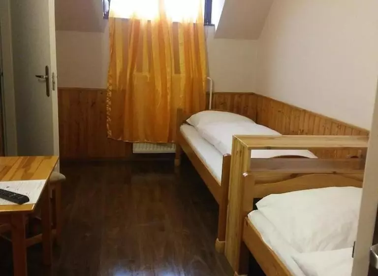 ベッドアンドブレックファースト Kispipa Panzió