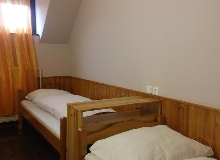 مبيت وإفطار Kispipa Panzió