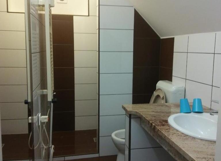 مبيت وإفطار Kispipa Panzió