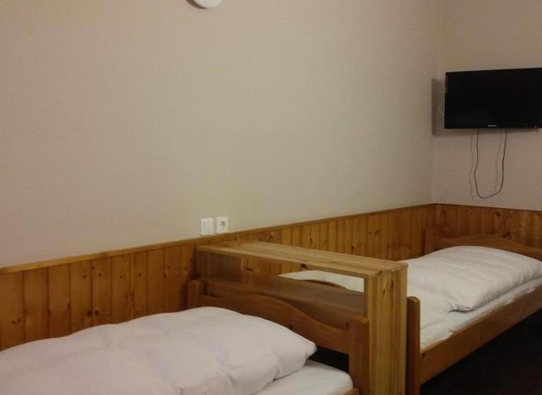 مبيت وإفطار Kispipa Panzió