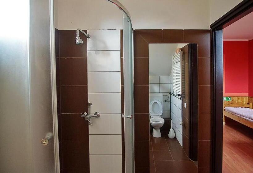 مبيت وإفطار Kispipa Panzió