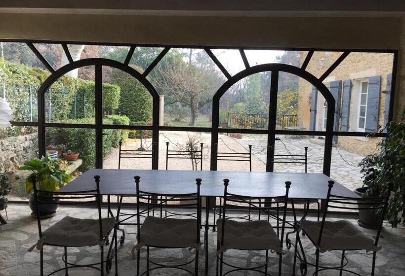 مبيت وإفطار La Jourdane