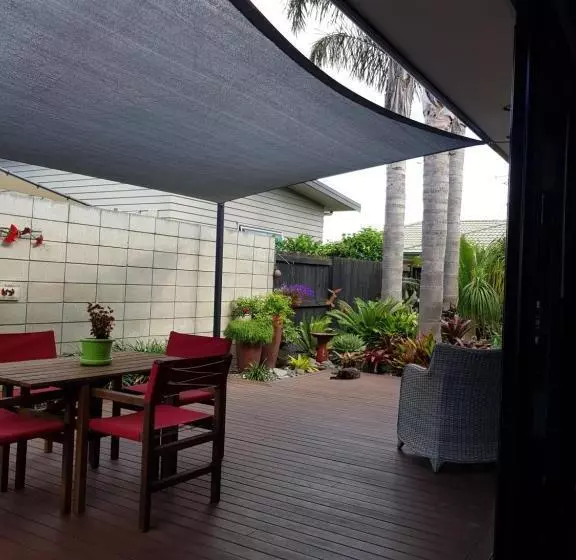 تختخواب و صبحانه Papamoa Retreat
