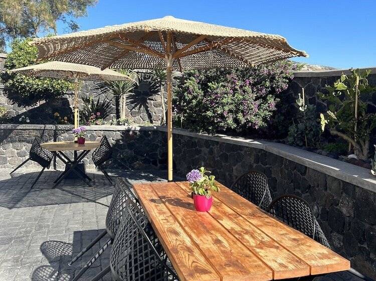 Bed & Breakfast Ikio Concept Santorini