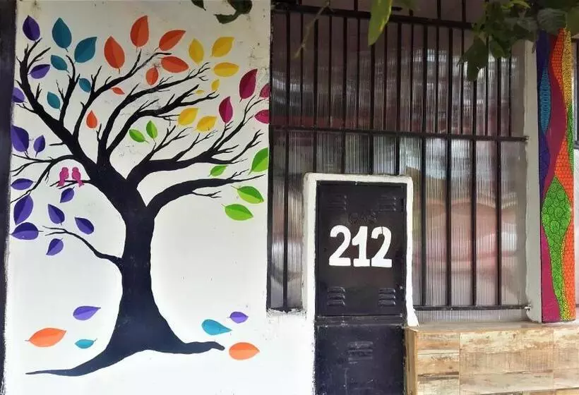 Casita Del Arbol Hostel